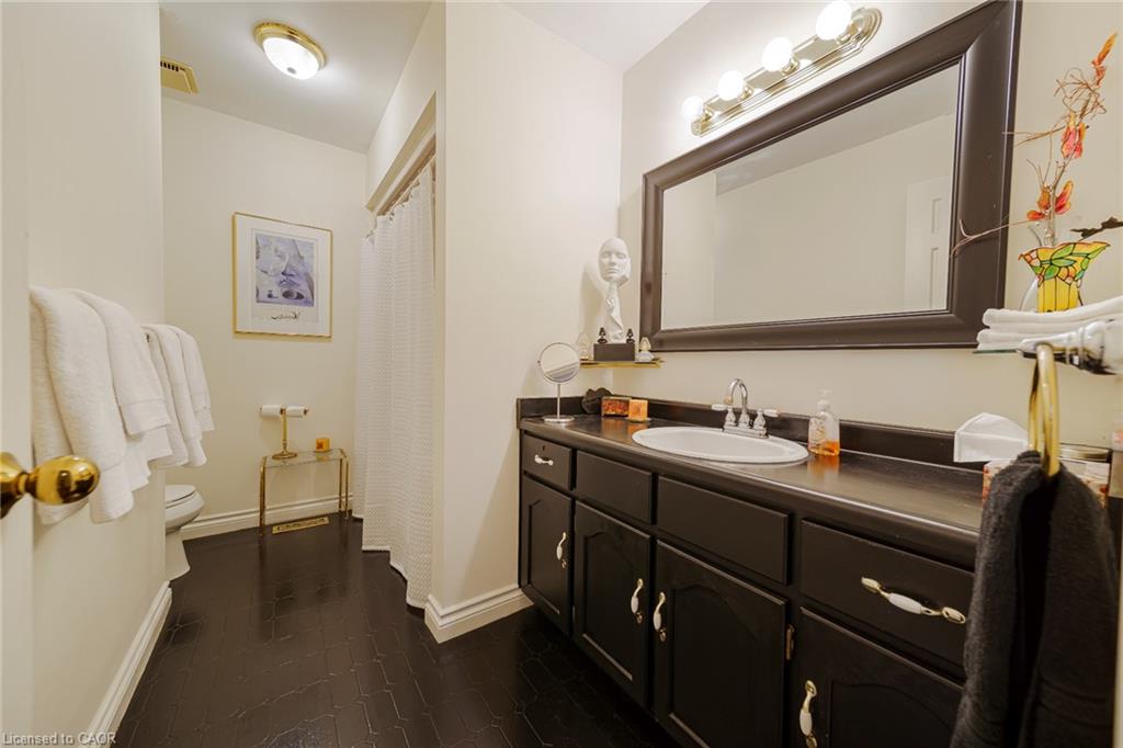 25-30 Osler Drive Property Photo 38