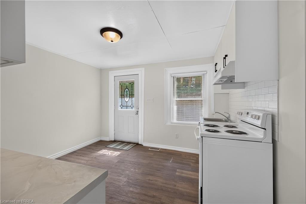 6 Duke Street Property Photo 28