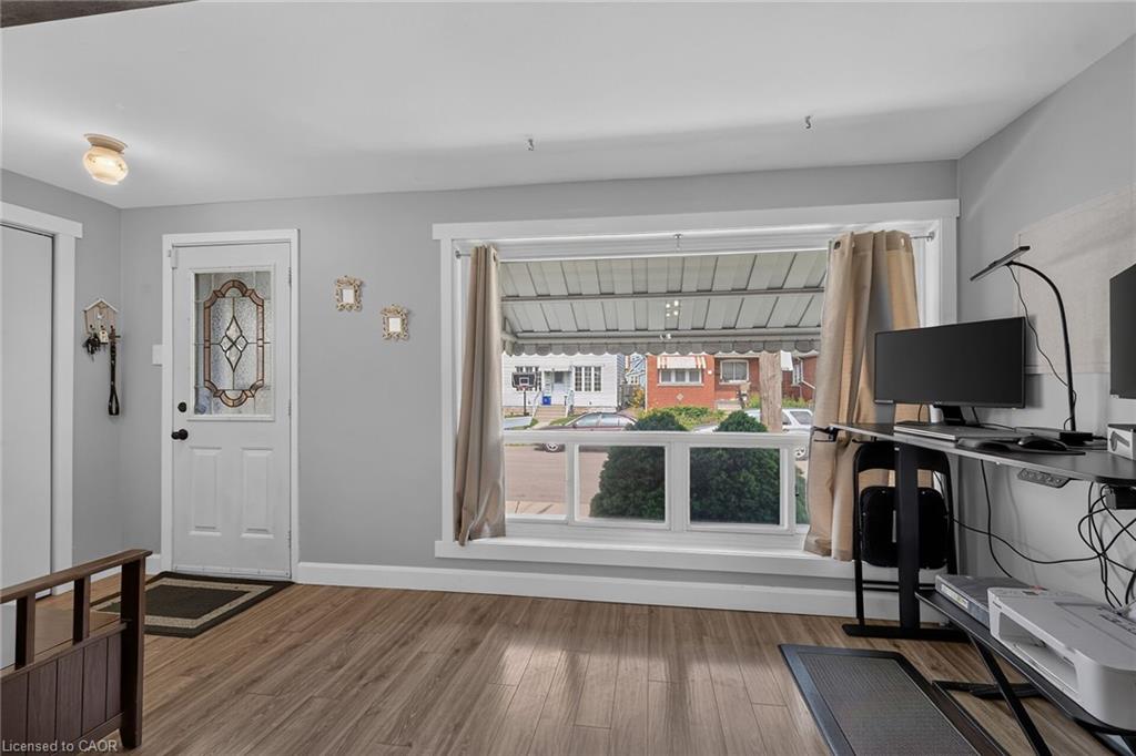 220 Paling Avenue Property Photo 4
