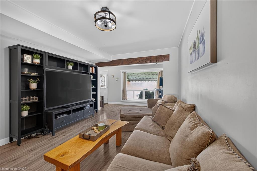 220 Paling Avenue Property Photo 8