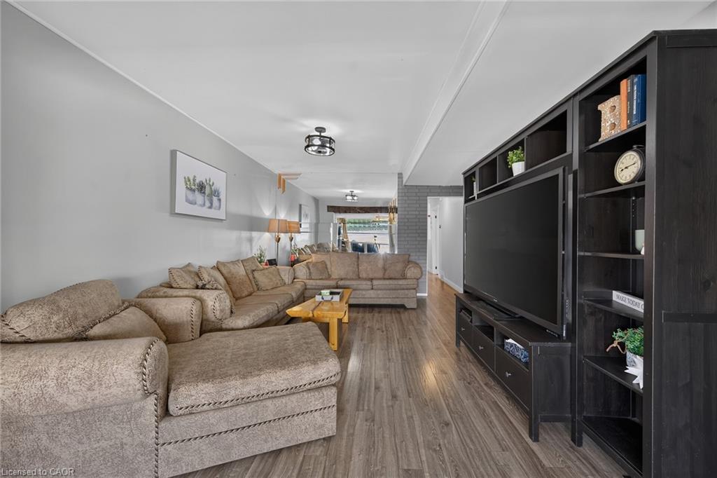 220 Paling Avenue Property Photo 10