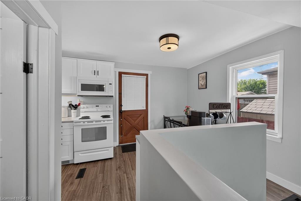 220 Paling Avenue Property Photo 12