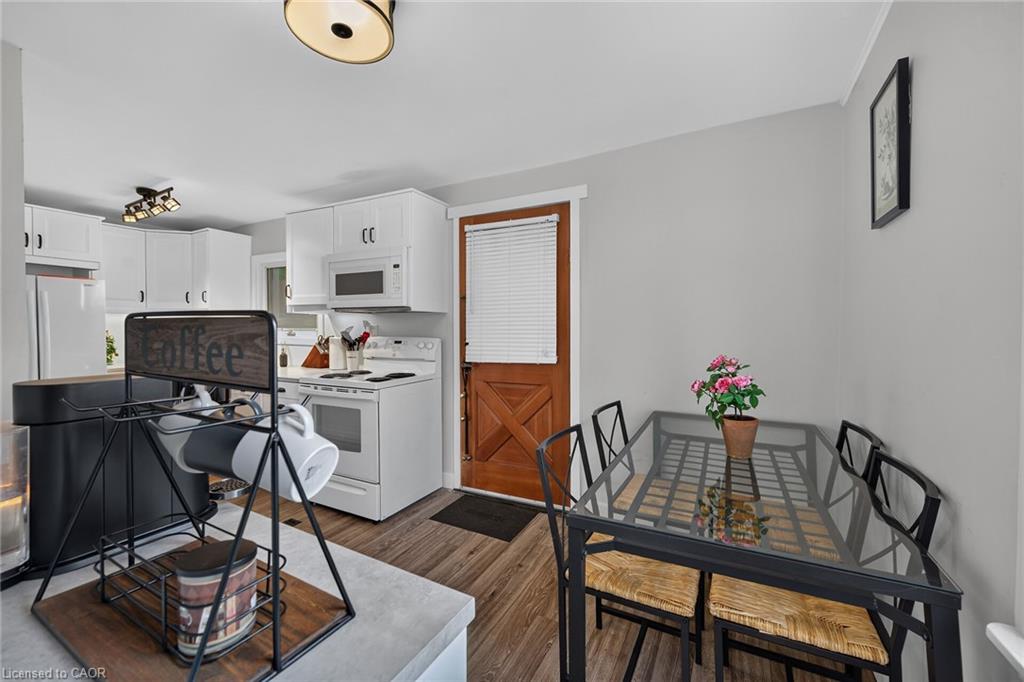 220 Paling Avenue Property Photo 14