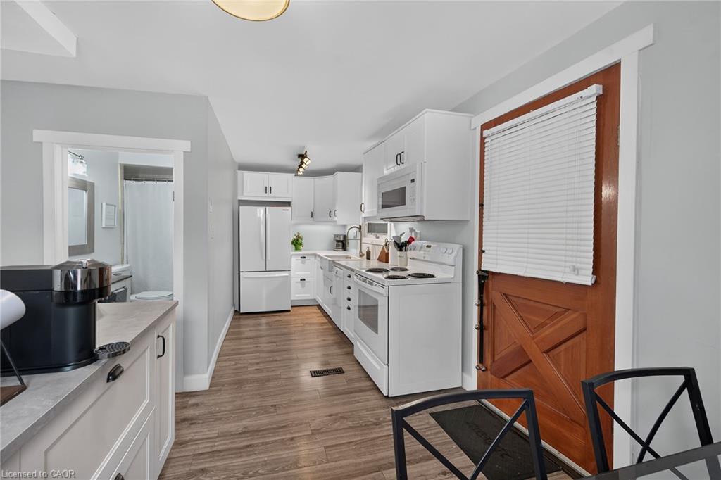 220 Paling Avenue Property Photo 15