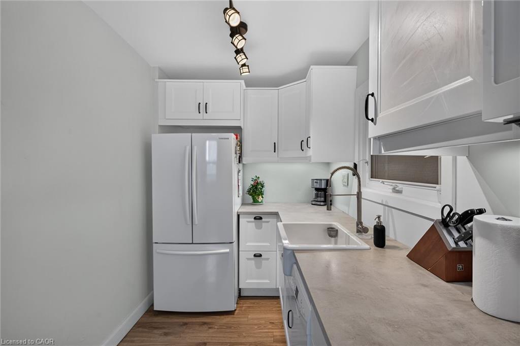 220 Paling Avenue Property Photo 17