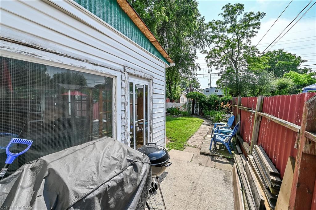 220 Paling Avenue Property Photo 31