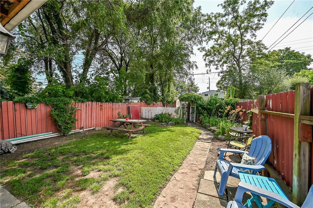 220 Paling Avenue Property Photo 32