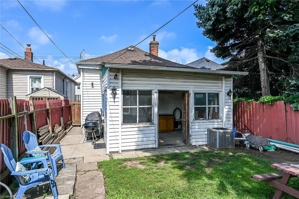 220 Paling Avenue Property Photo 34