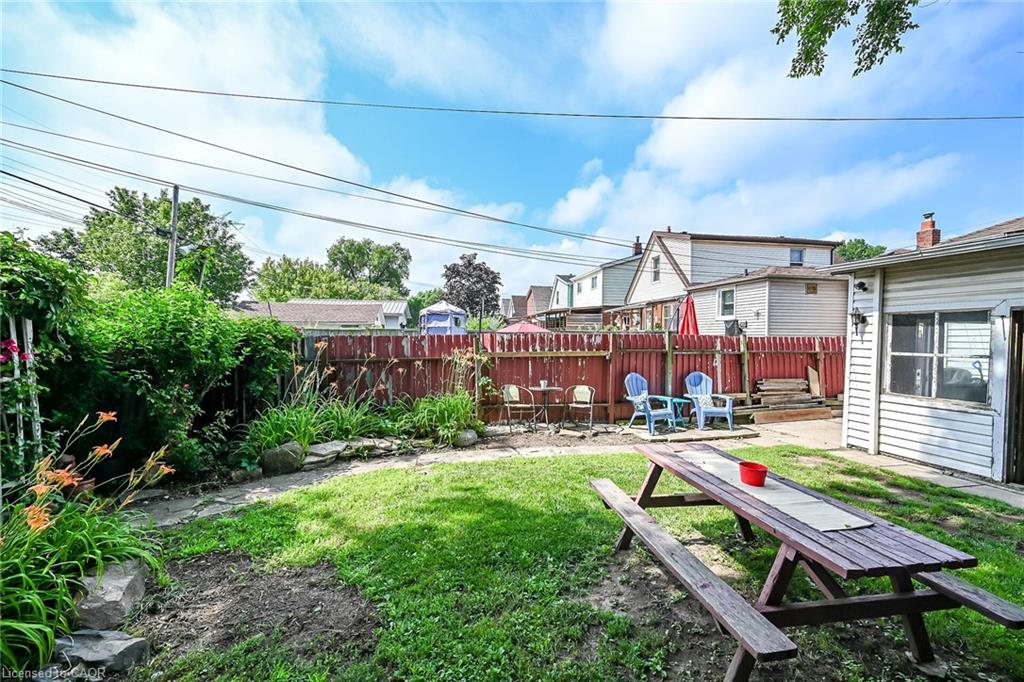 220 Paling Avenue Property Photo 35