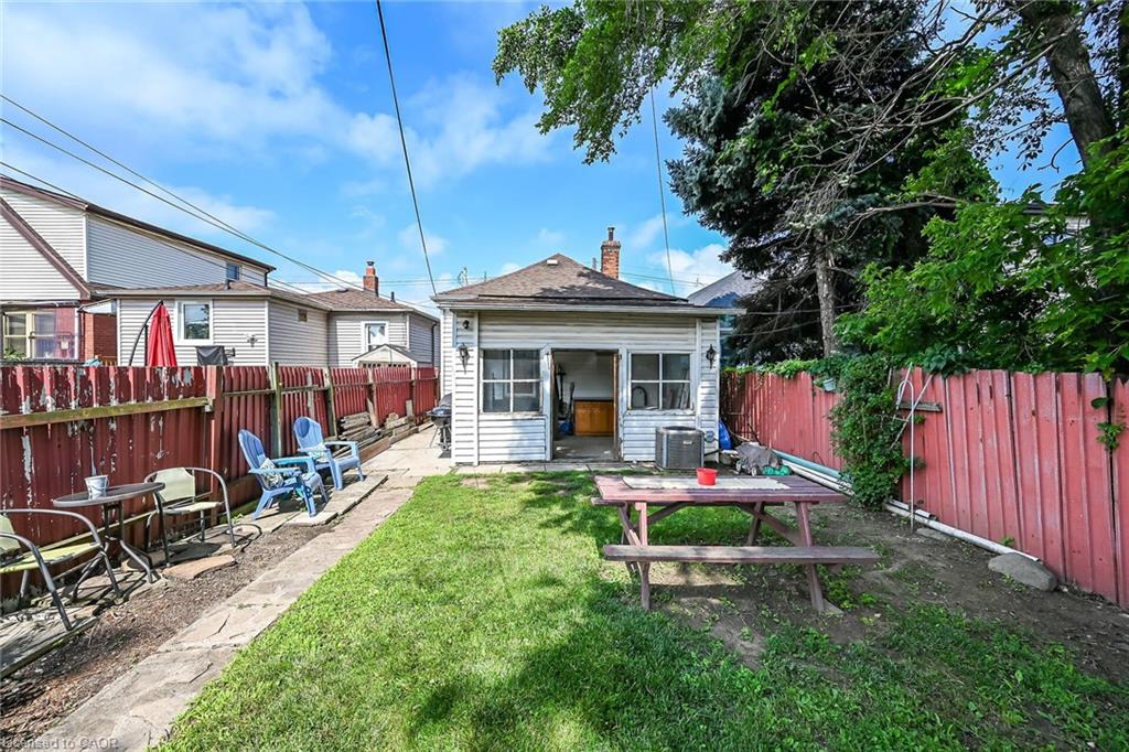 220 Paling Avenue Property Photo 37