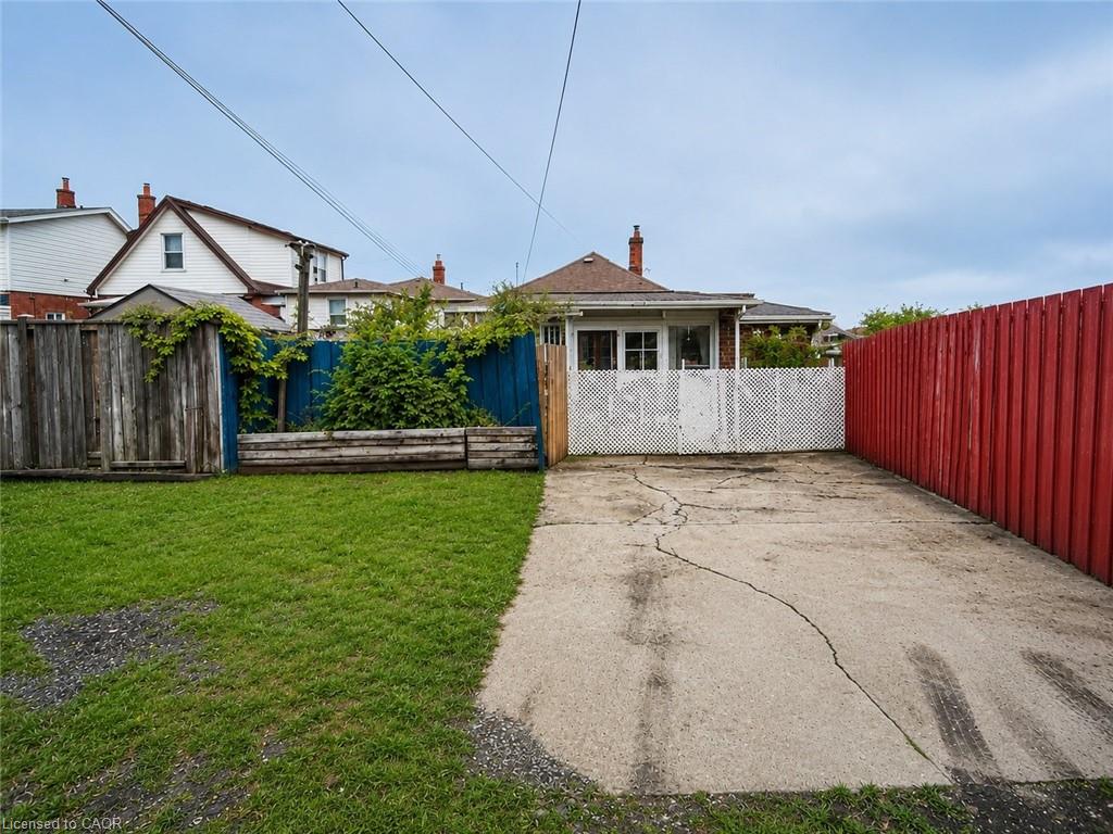 220 Paling Avenue Property Photo 44