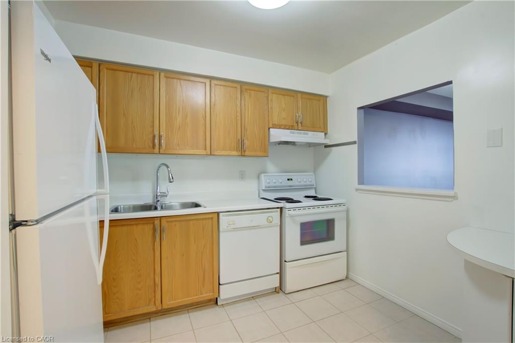 606-1270 Maple Crossing Property Photo 4