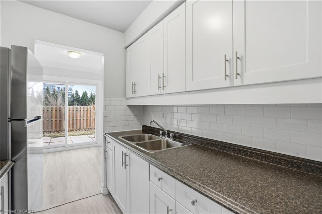 7-125 Limeridge Road W Property Photo 3