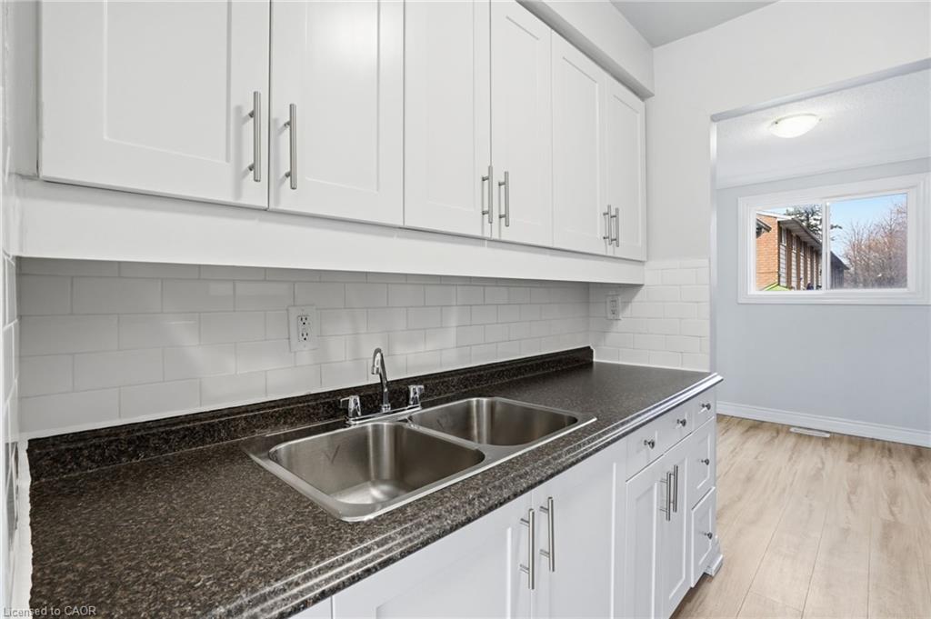 7-125 Limeridge Road W Property Photo 4