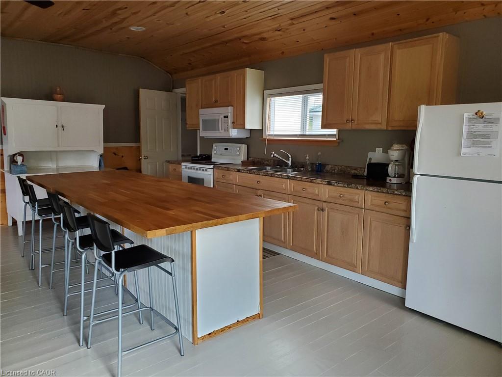 464 Highway 11 Property Photo 3