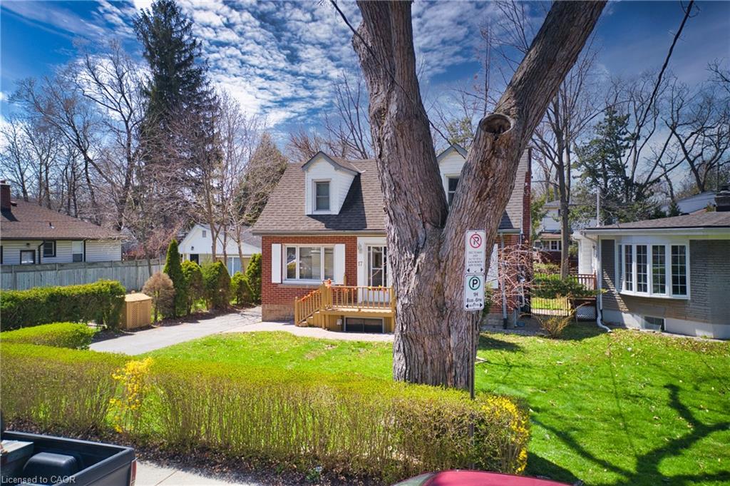 17 Thorndale Street N Property Photo 7