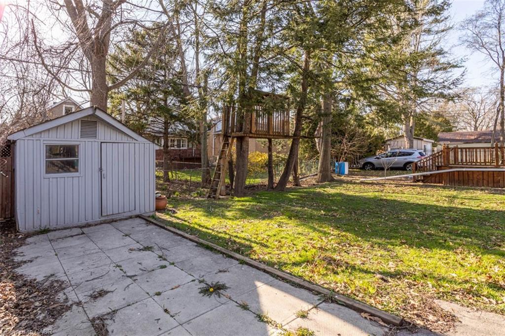 17 Thorndale Street N Property Photo 8