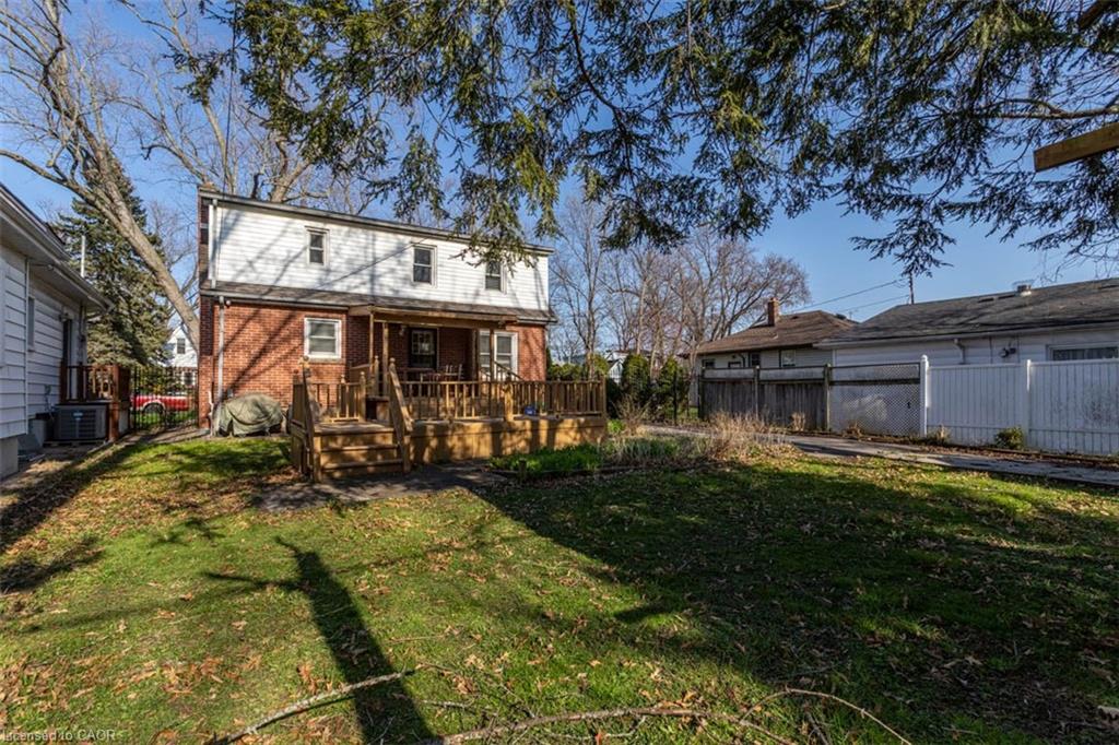 17 Thorndale Street N Property Photo 11