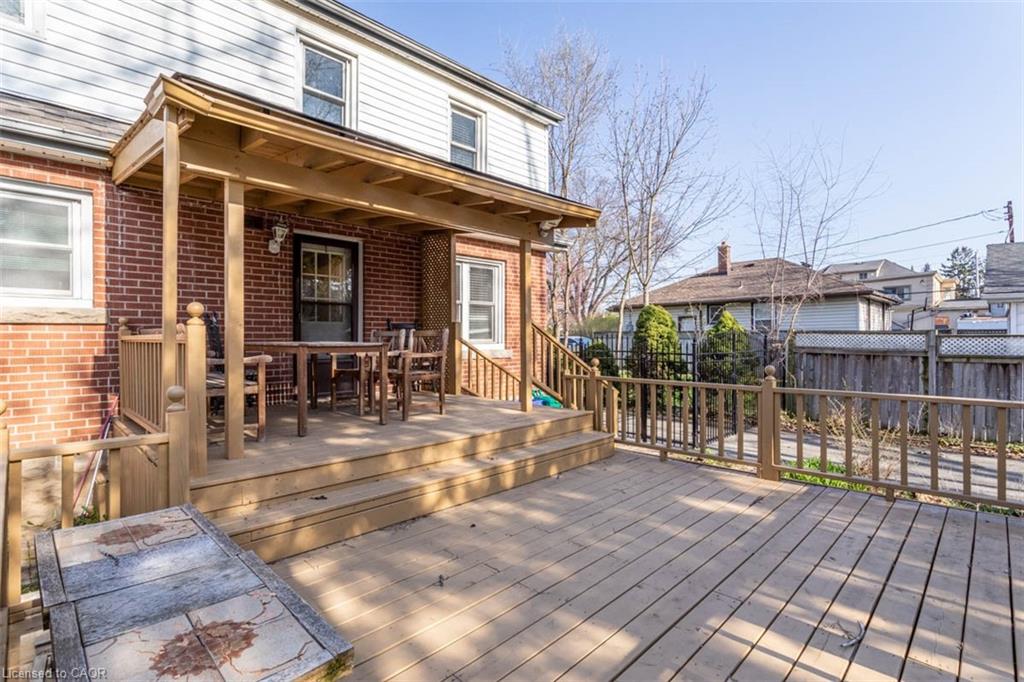 17 Thorndale Street N Property Photo 18