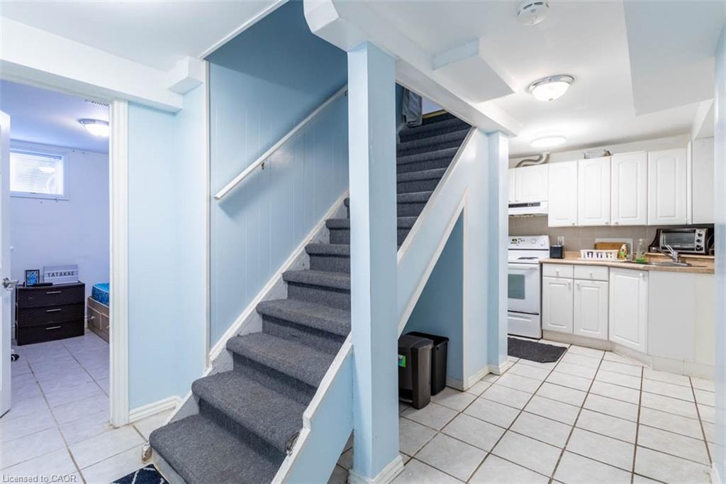 17 Thorndale Street N Property Photo 28