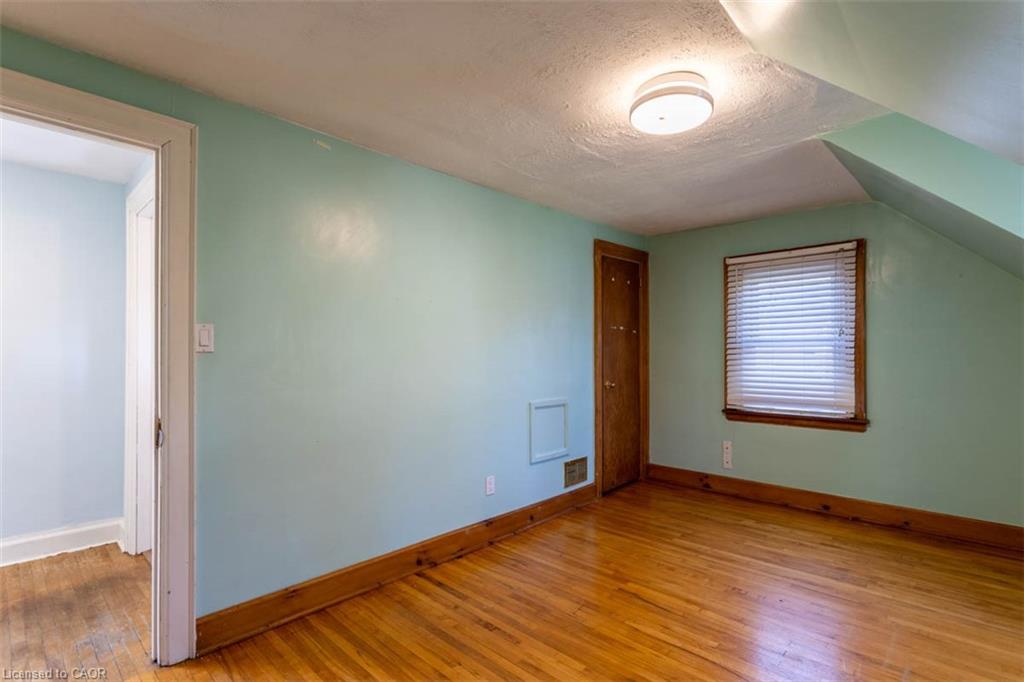 17 Thorndale Street N Property Photo 37