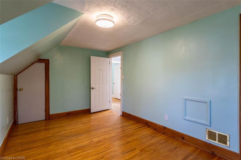 17 Thorndale Street N Property Photo 38