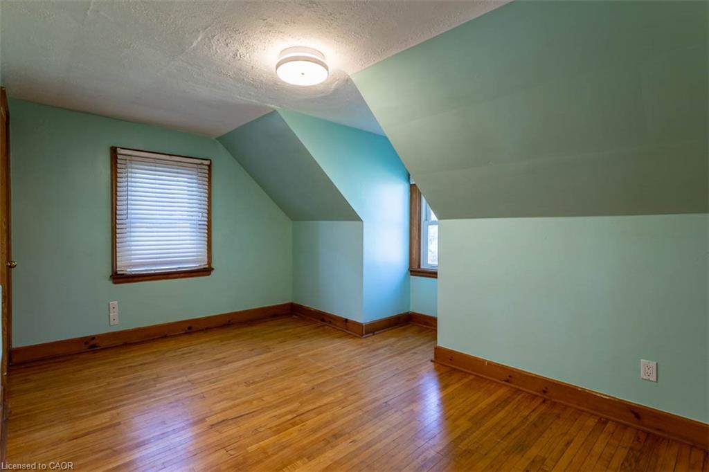 17 Thorndale Street N Property Photo 39