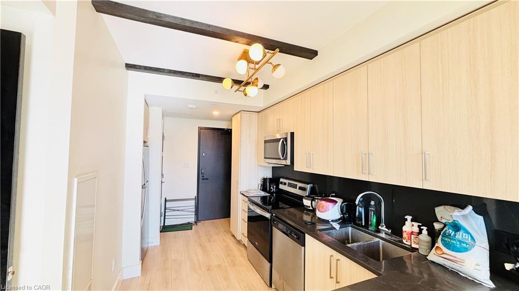 1536-145 Columbia Street W Property Photo 2
