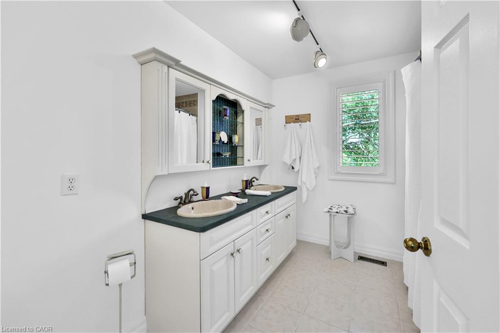 2360 8 Side Road Property Photo 32