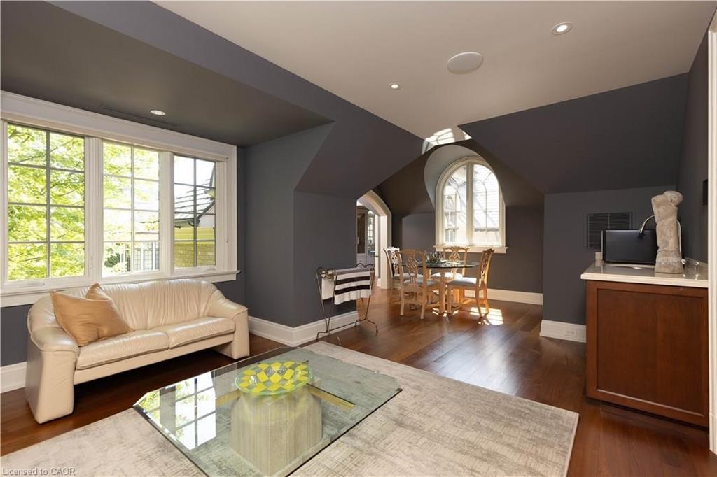 2054 Lakeshore Road E Property Photo 23
