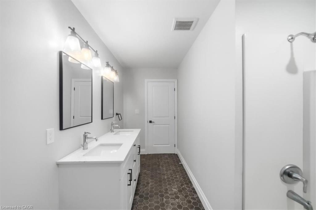 12 Main Street W Property Photo 24