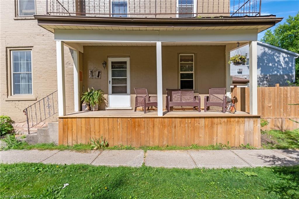39 Albert Street W Property Photo 4