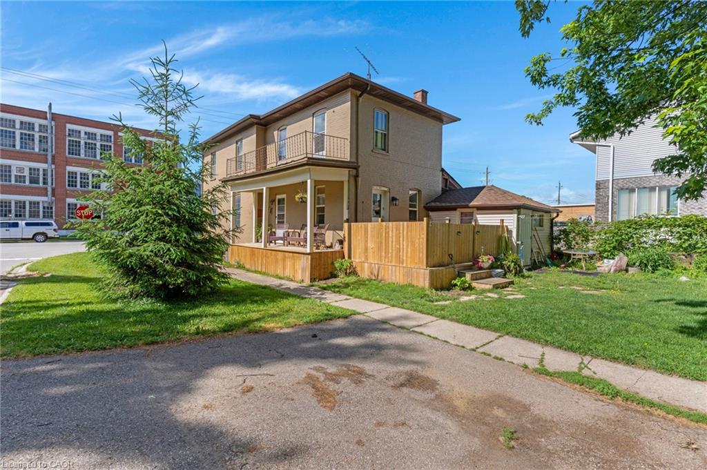 39 Albert Street W Property Photo 5