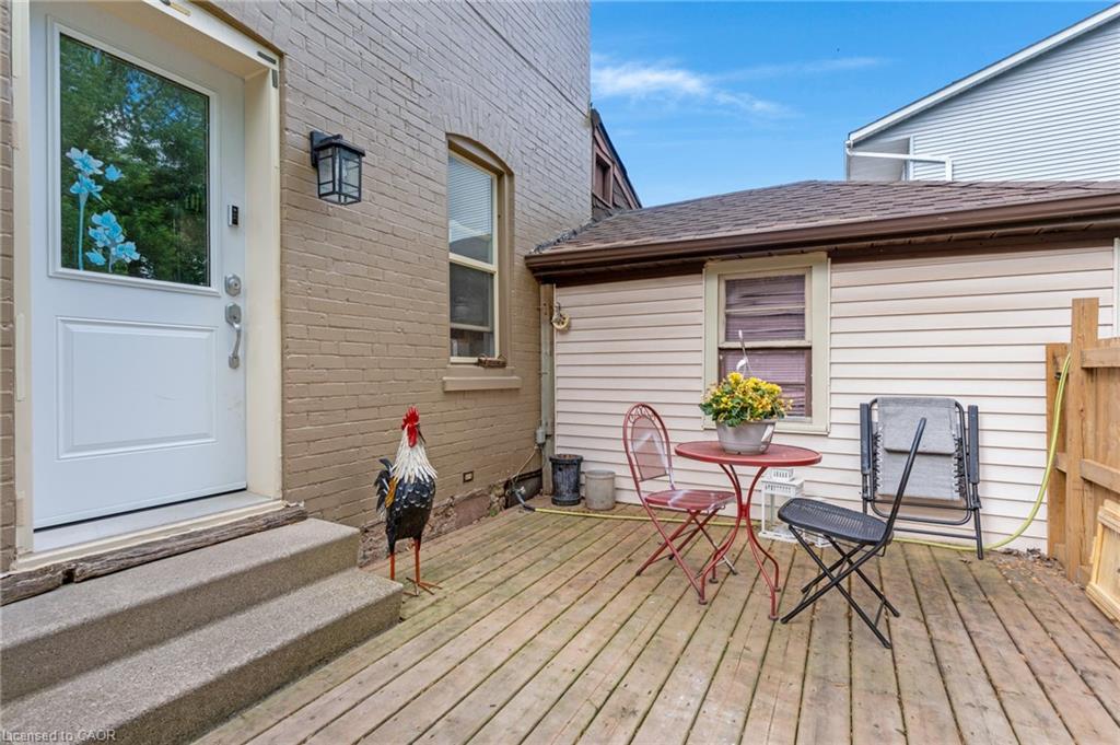 39 Albert Street W Property Photo 7