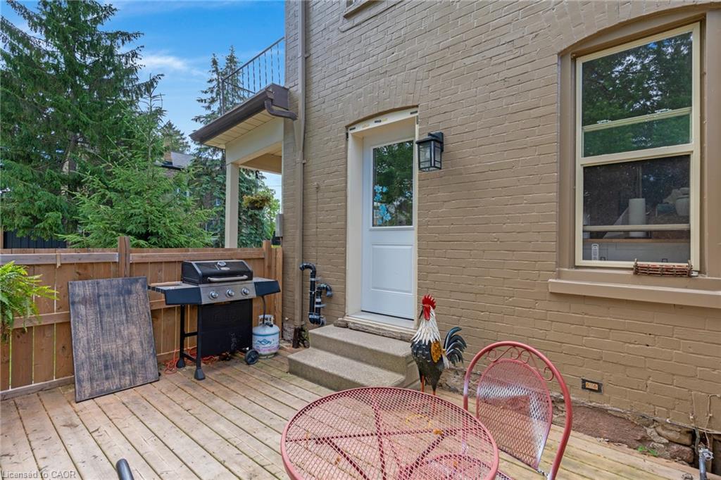 39 Albert Street W Property Photo 8