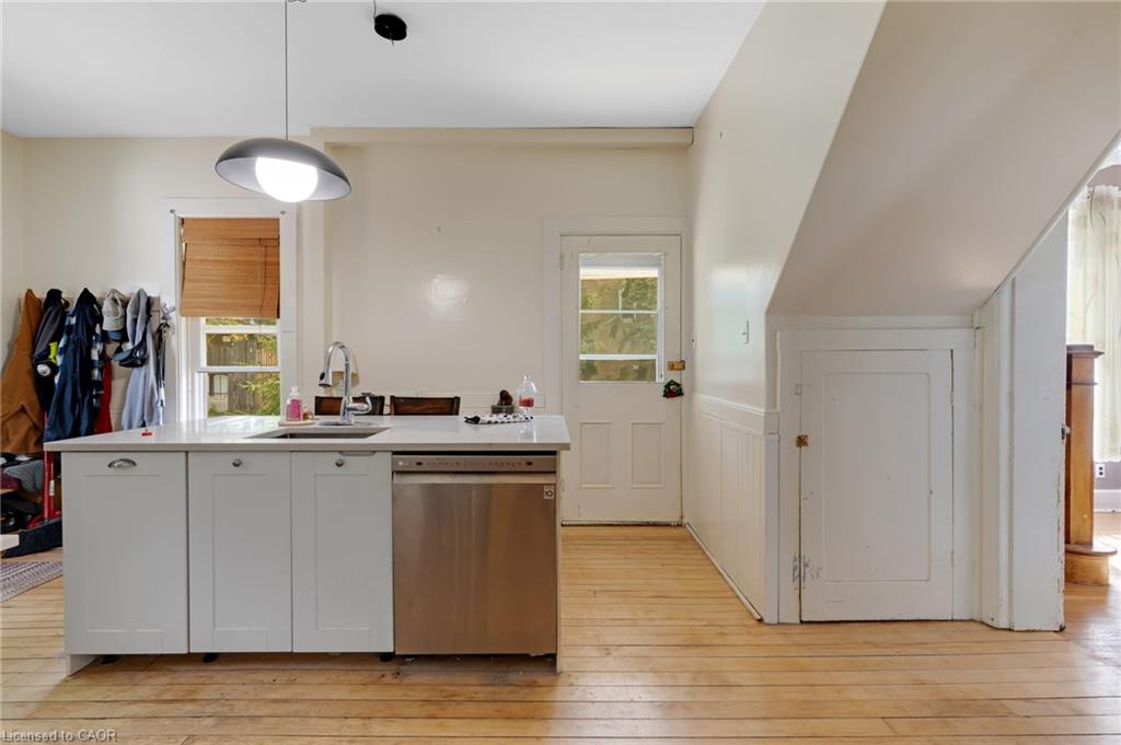 39 Albert Street W Property Photo 13