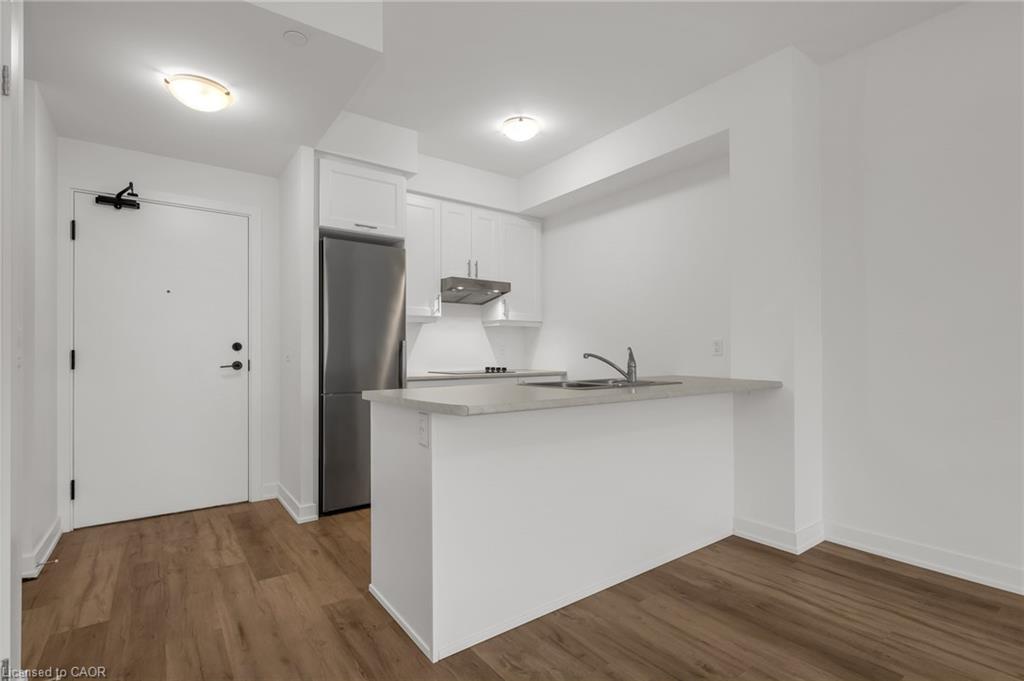211-600 North Service Road Property Photo 5