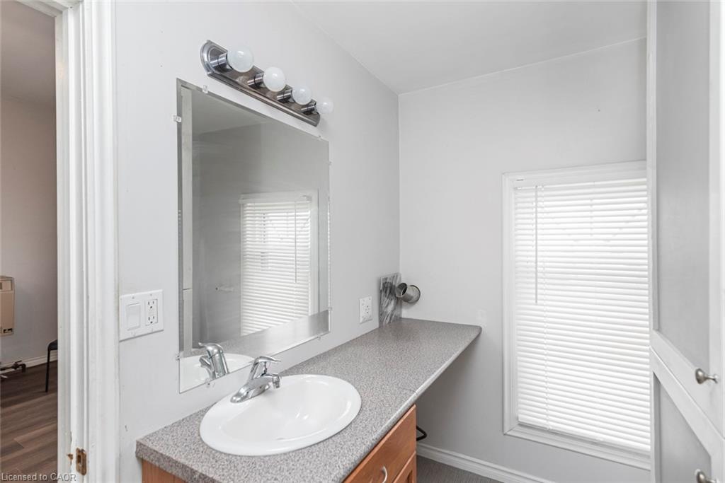 116-118 Lock Street E Property Photo 32
