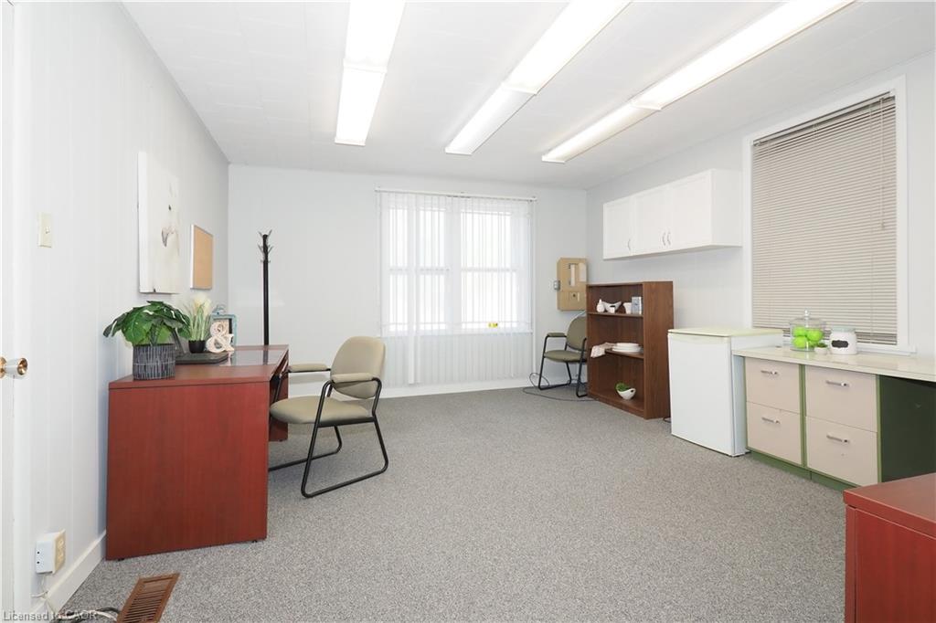 731 King Street E Property Photo 20