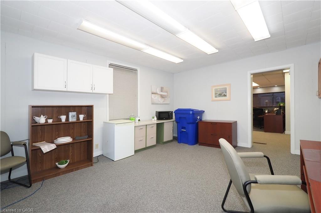 731 King Street E Property Photo 22