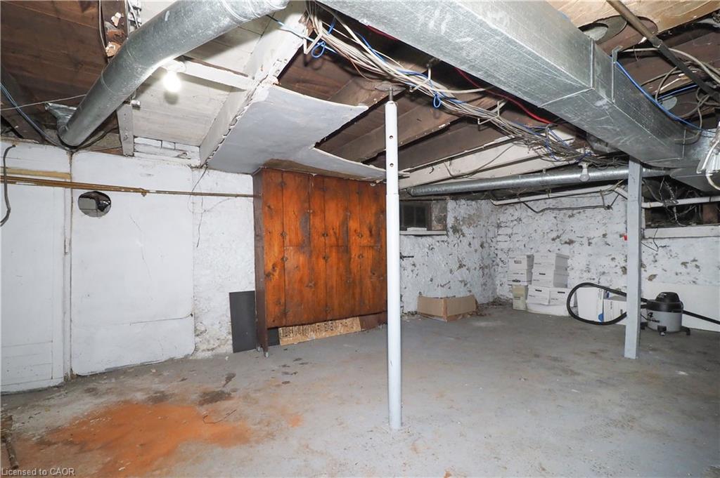 731 King Street E Property Photo 34