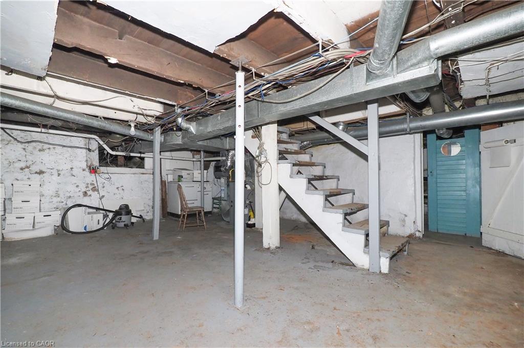 731 King Street E Property Photo 35