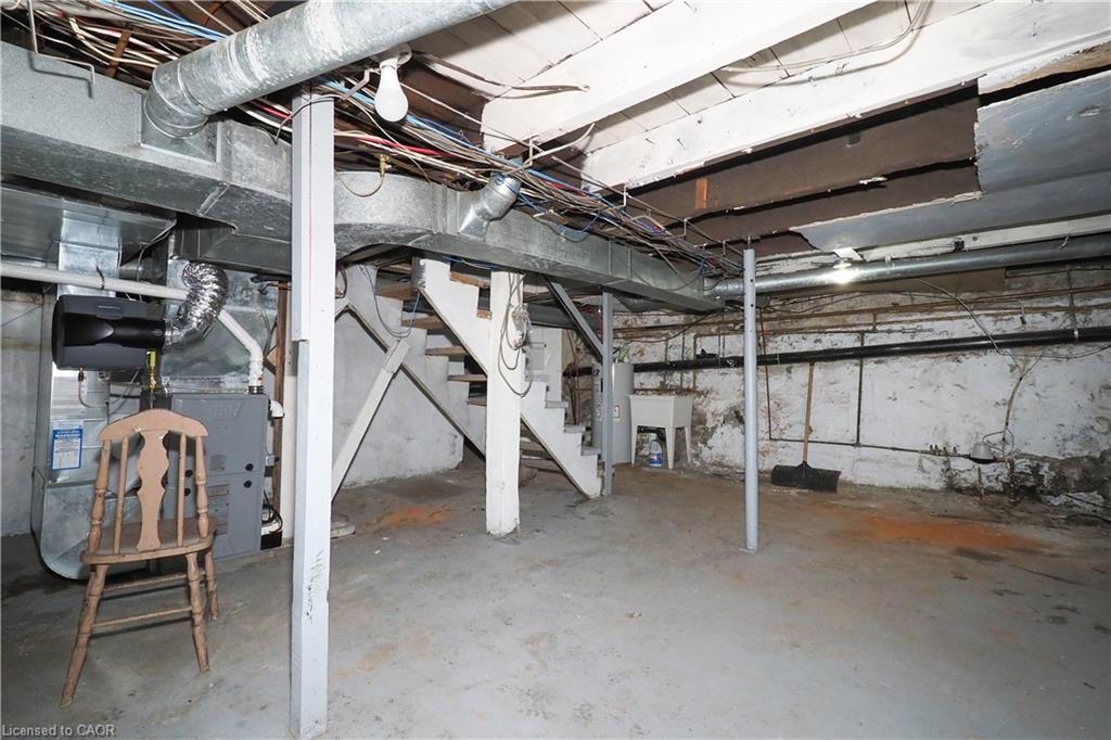 731 King Street E Property Photo 37