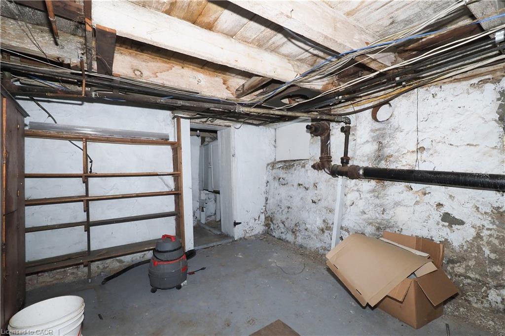 731 King Street E Property Photo 38