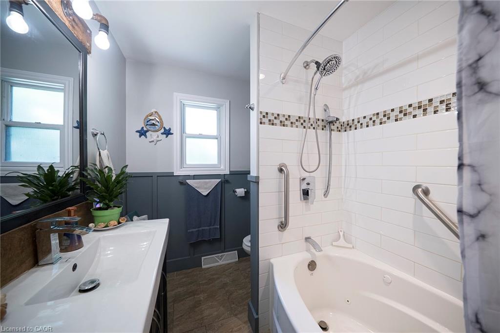 260 Owen Street Property Photo 14