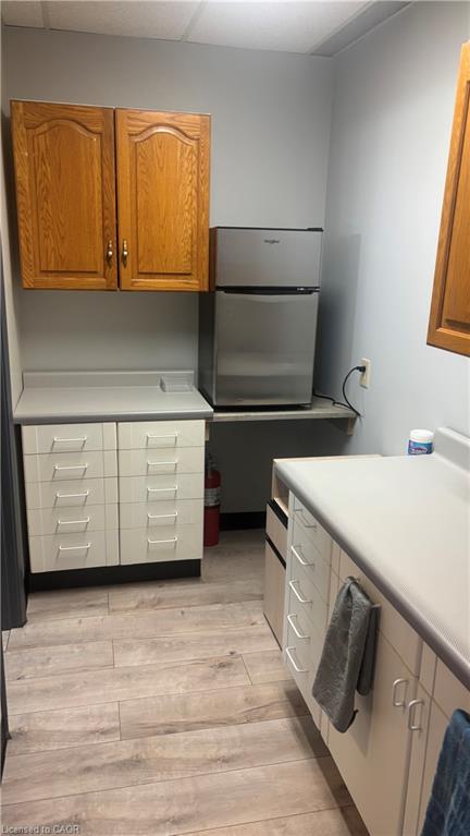 402-72 Brant Avenue Property Photo 9