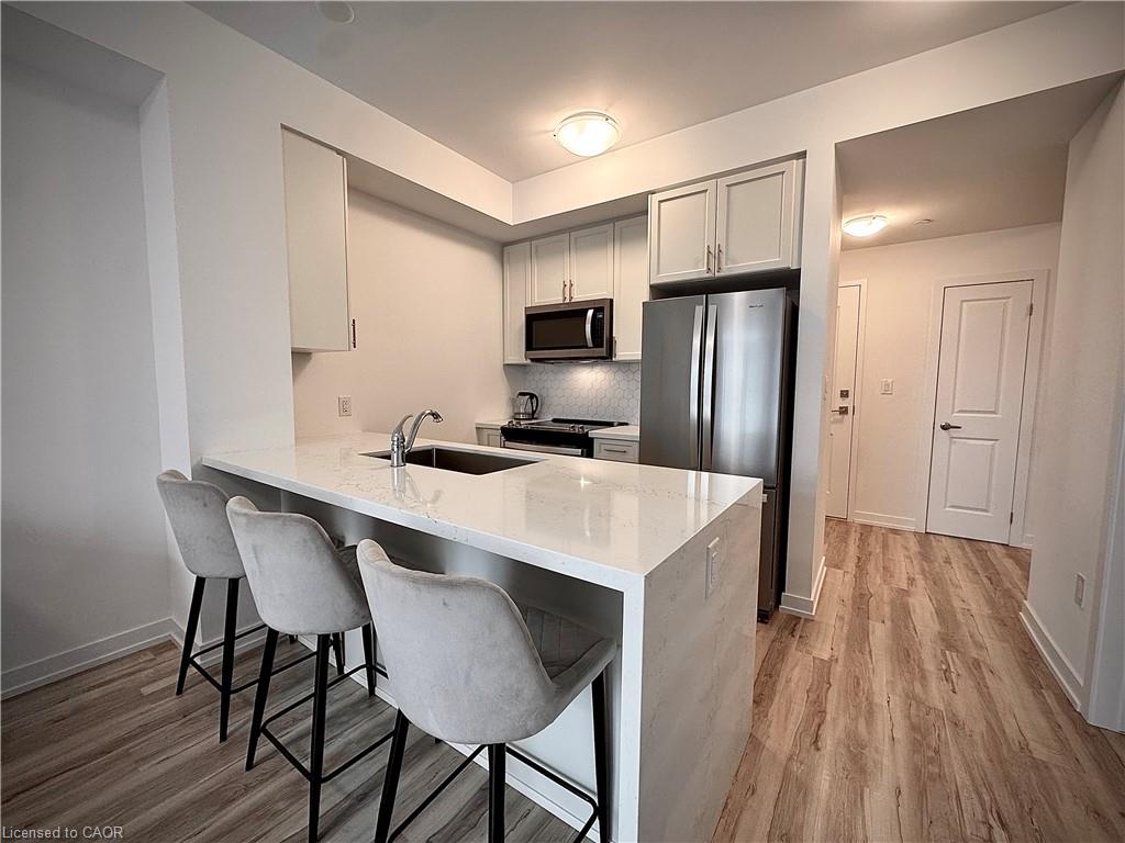 709-460 Dundas Street Property Photo 4