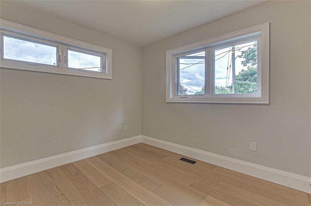 33 Tyrell Street Property Photo 23
