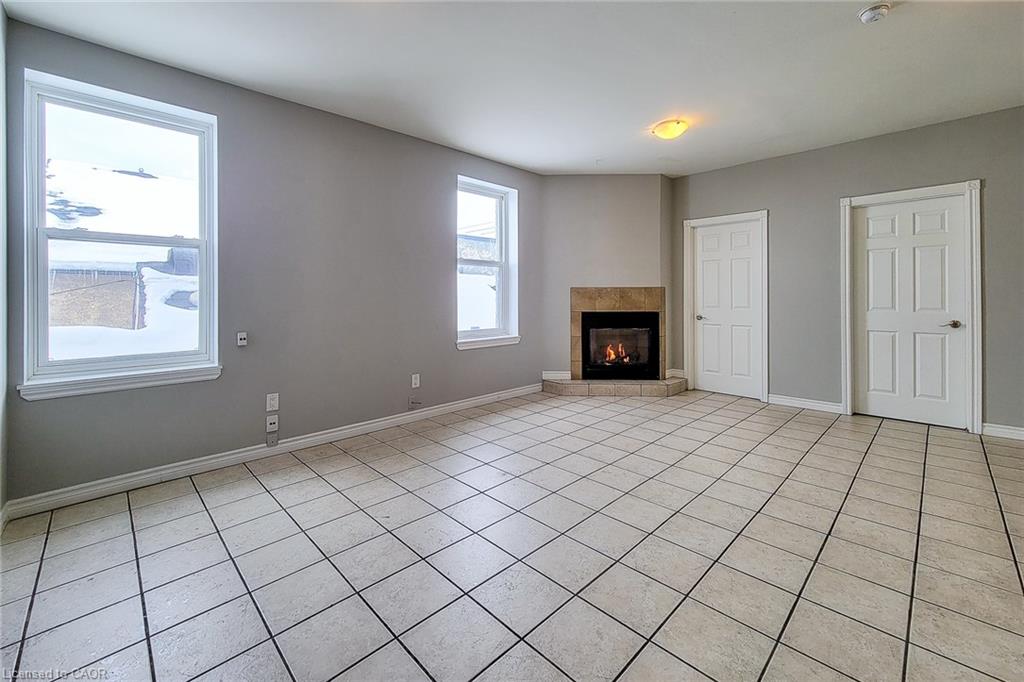 1-340 1/2 Barton Street E Property Photo 6