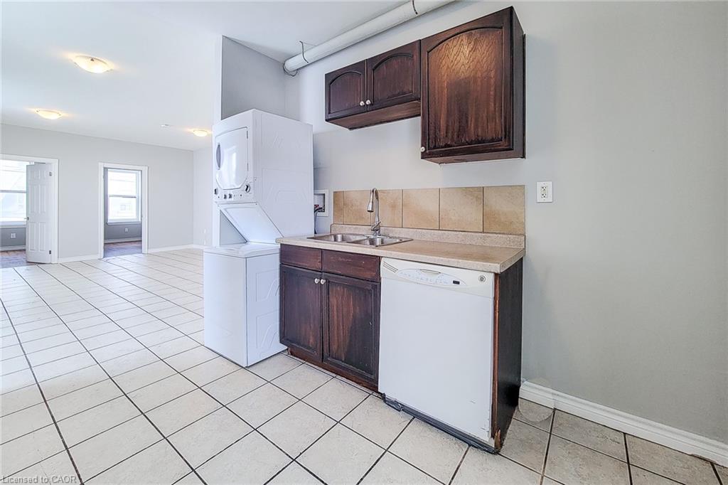1-340 1/2 Barton Street E Property Photo 11